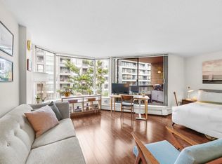 1333 Hornby St #411, Vancouver, BC V6Z2C1
