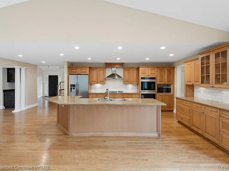 1688 Northlawn Blvd — Photo 15