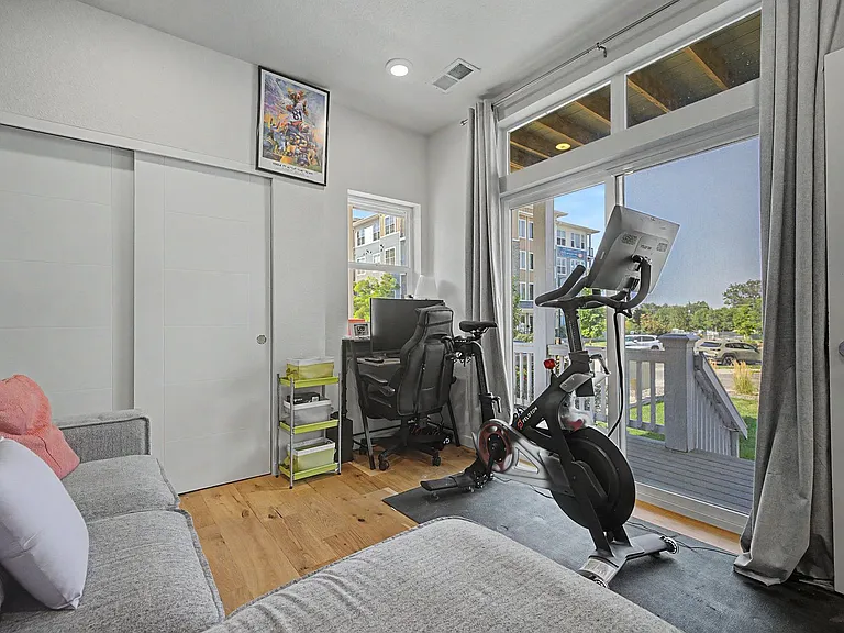570 W Amherst Ave — Photo 4