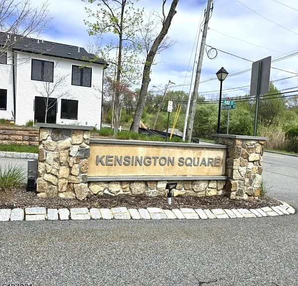 76 Albert Ct — Photo 3