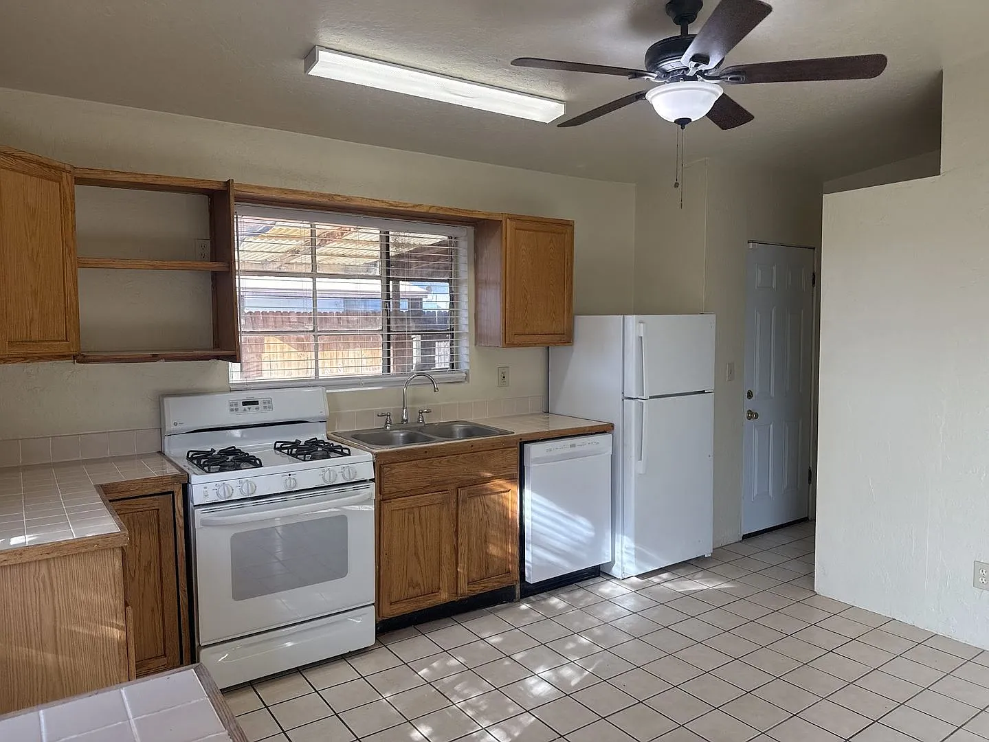 4443 S. 4th Avenue/ 202 E Pennsylvania Drive — Photo 2