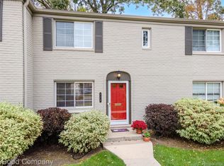 714 Graefield Ct, Birmingham, MI 48009