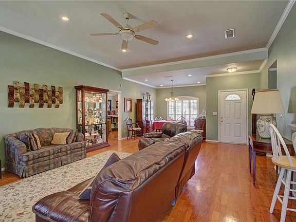 5th image of 8709 Glen Hollow Dr