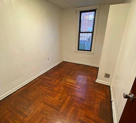 4th image of 636 Saint Lawrence Ave #1
