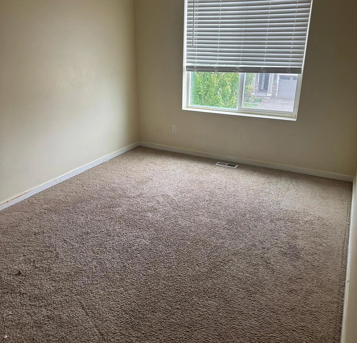 3 bed, 2.5 bath, 1906 sqft, $3,200 — Photo 3