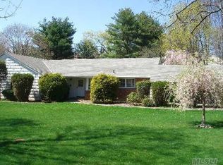 1 Shadow Ln, Woodbury, NY 11797