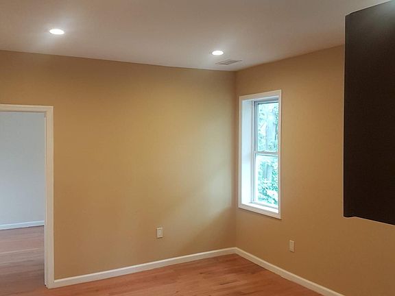 3rd image of 528 Prospect St #1