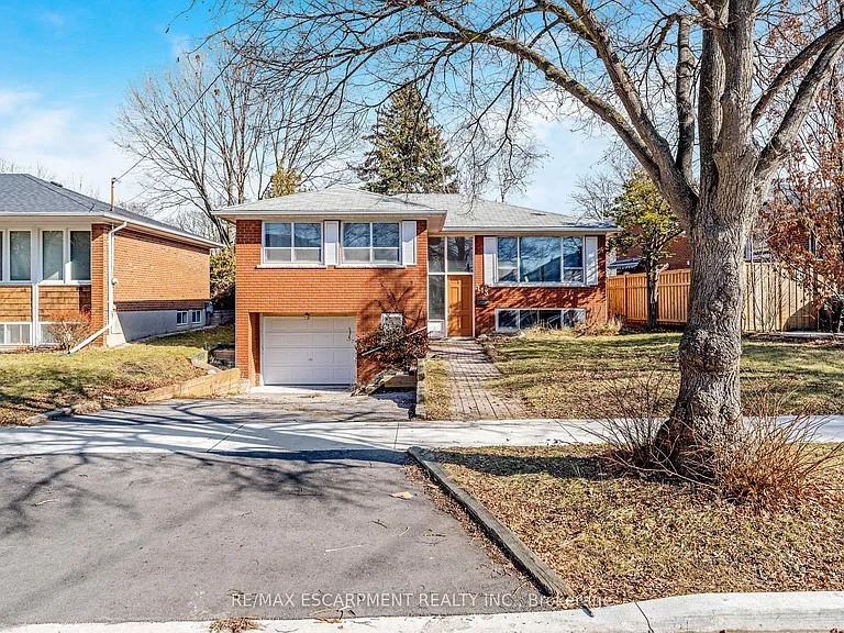 113 Poynter Dr — Photo 1