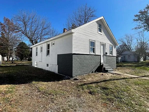 504 NW 7th St, Fairfield, IL 62837