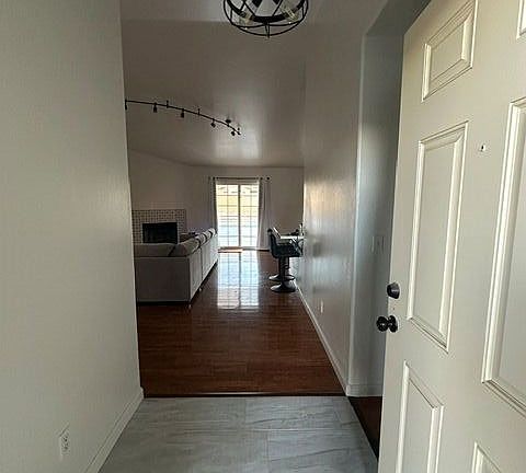 4th image of 10357 Butte St