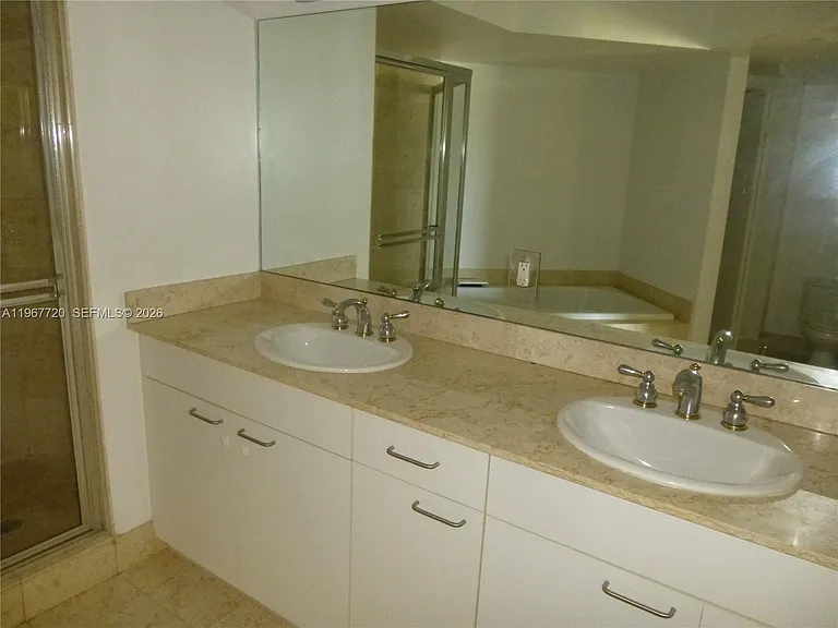 21055 Yacht Club Dr #1009 — Photo 9