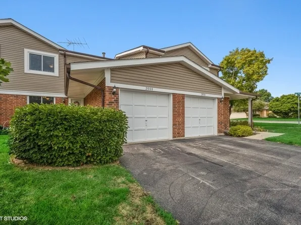 2008 N Jamestown Dr, Palatine, IL 60074