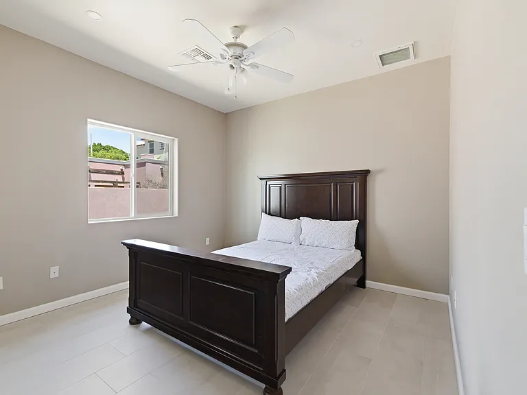 516 W Brown St — Photo 12
