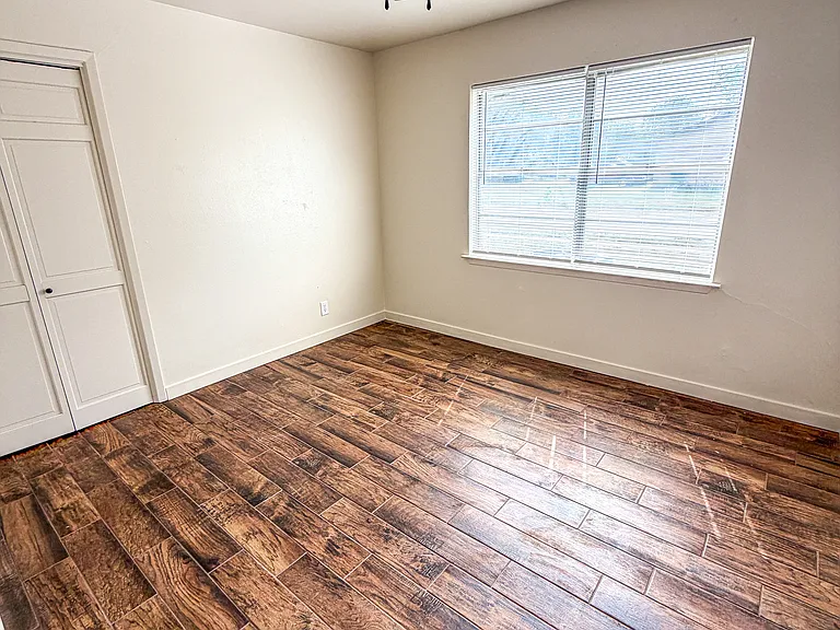 114 S Joyce St — Photo 8
