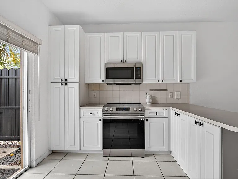 4902 Washington St #4 — Photo 8