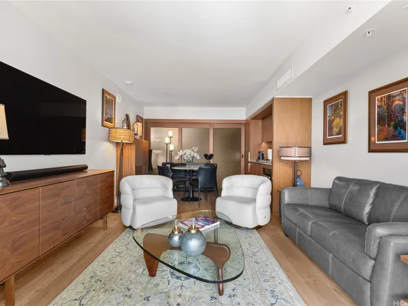 2139 Kuhio Ave #1610, Honolulu, HI 96815