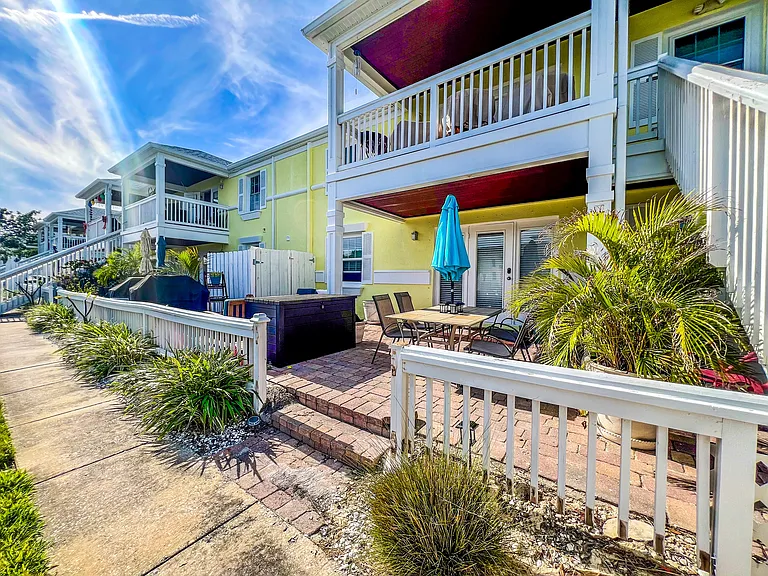 5000 Beach Dr SE — Photo 1