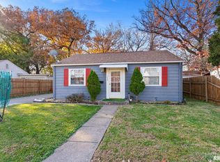 1025 38th St, Moline, IL 61265