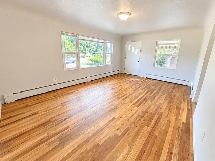 3 bed, 2.0 bath, 1550 sqft, $1,750 — Photo 2