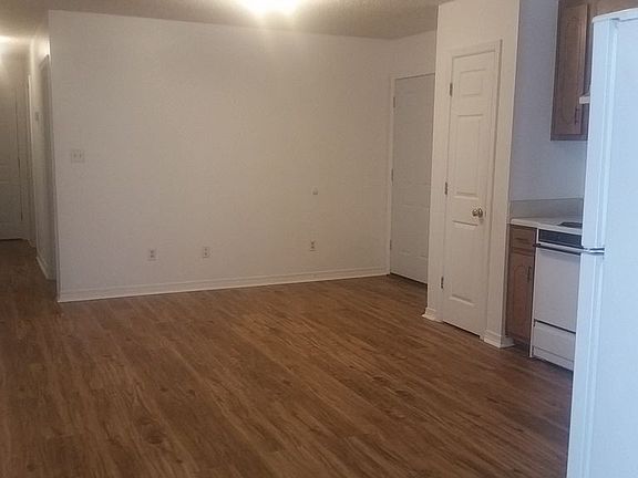 5th image of 10103 Bowman Ave