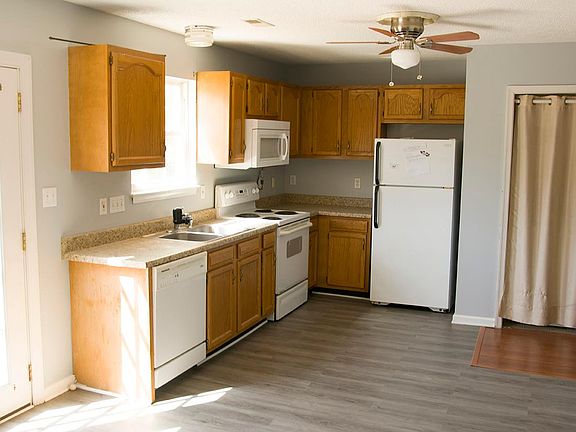 4th image of 401 Emily Ln