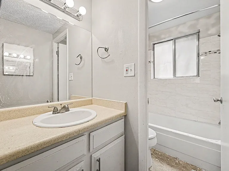 1245 N Lafayette St — Photo 18