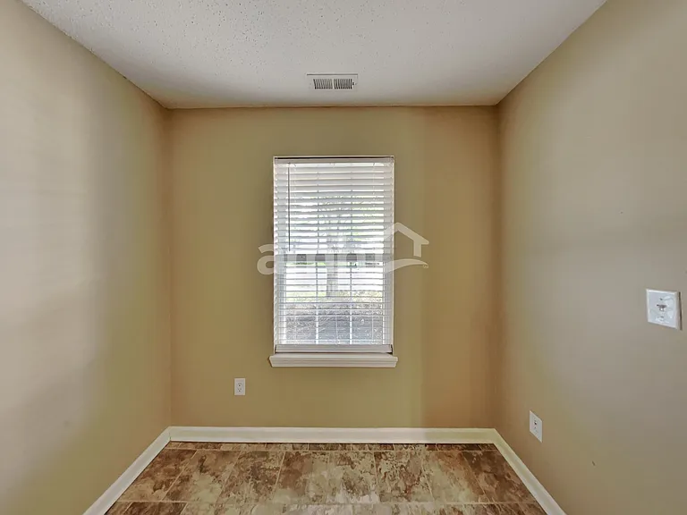 9724 Thomas Ln — Photo 11