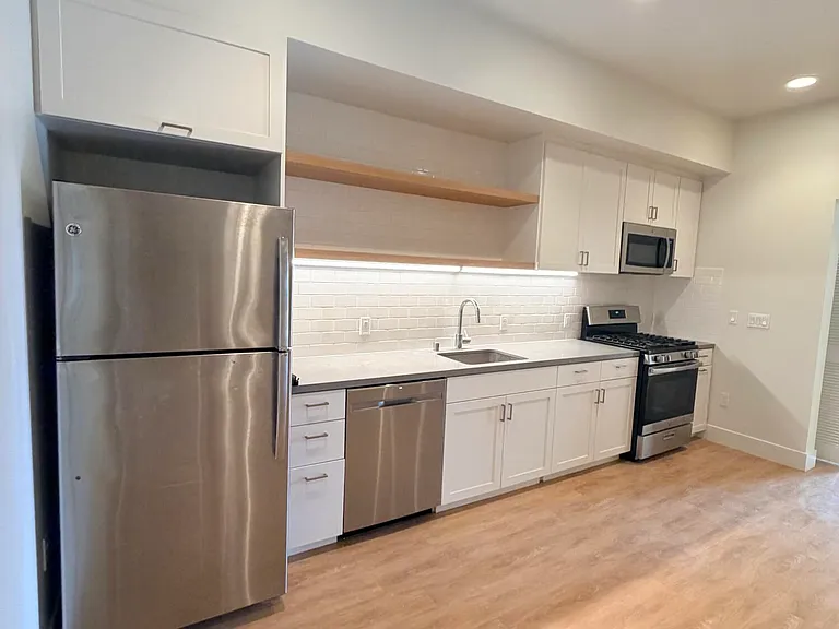 112 E Ortega St #204 — Photo 4