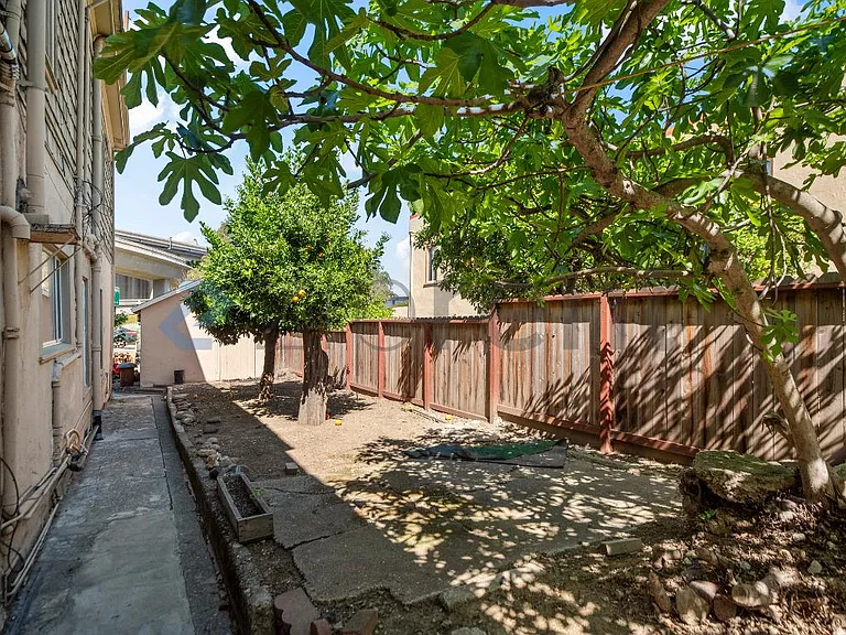 1613 Pomona Ave — Photo 16