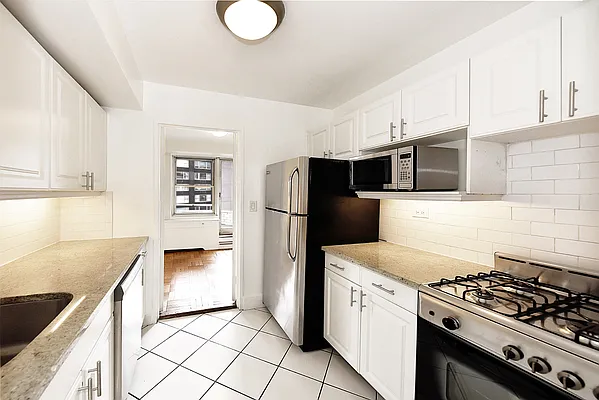 Rented by Buchbinder & Warren | media 22