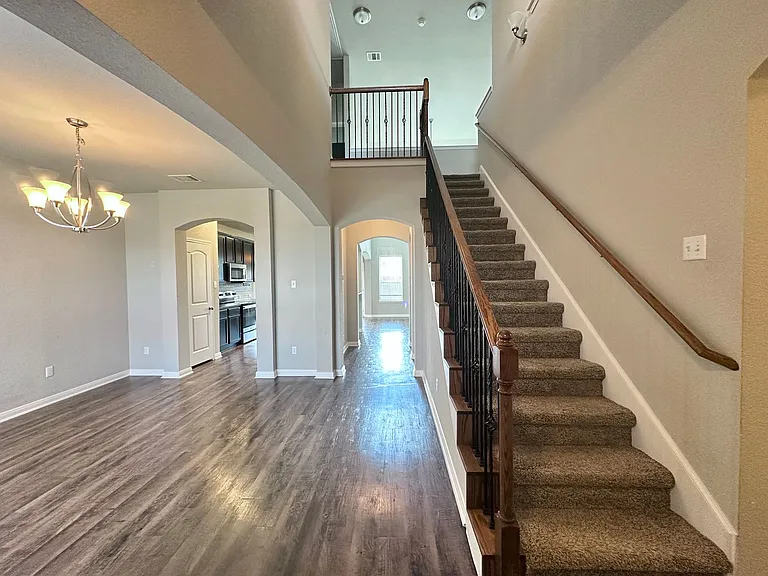 3424 Addison St — Photo 2