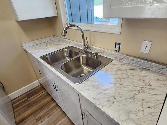 3rd image of 973 Gravenstein Hwy S #3