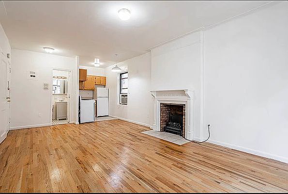 2nd image of 6 W 87th St #11A