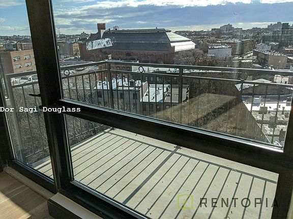 3rd image of 535 Franklin Ave #5S