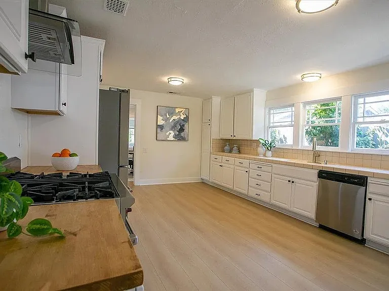 524 8th Ave — Photo 7