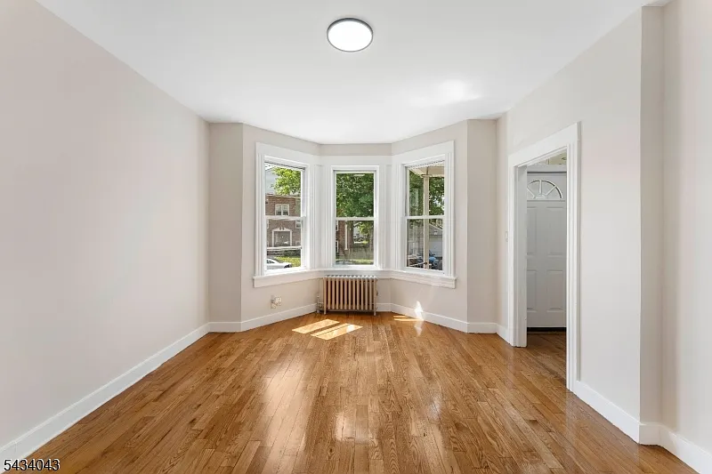 3 bed, 1.5 bath, $3,400 — Photo 1