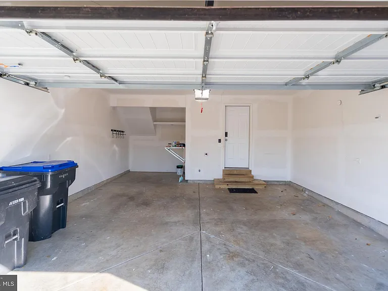 610 Kent Ct — Photo 32