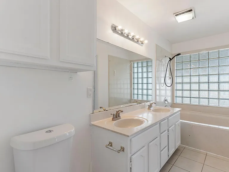 524 W Quanah St — Photo 6