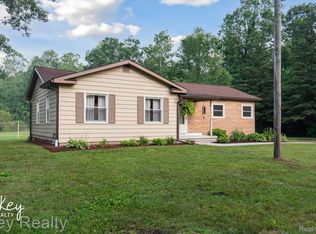 21390 Elwell Rd, Belleville, MI 48111