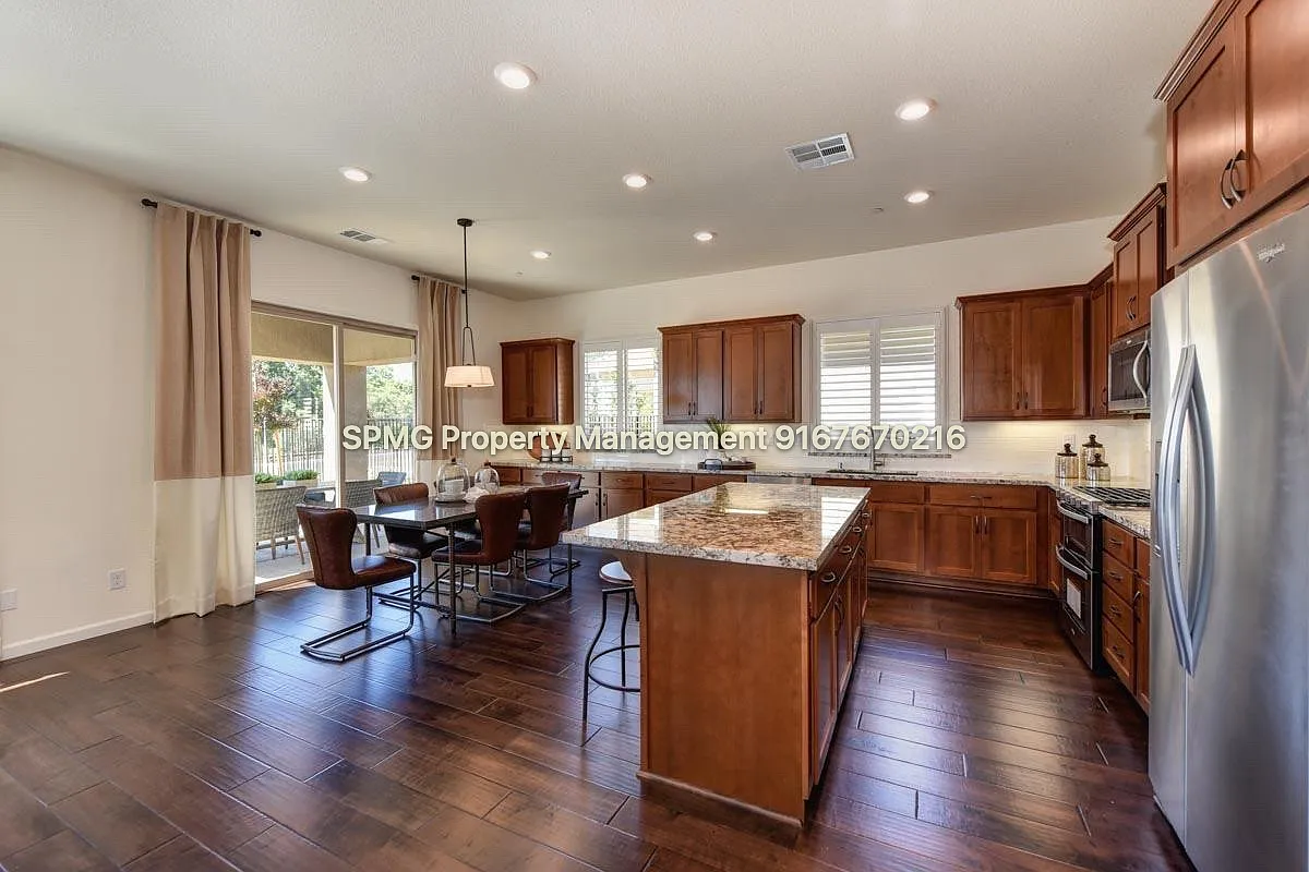 4 bed, 2419 sqft, $4,200 — Photo 4