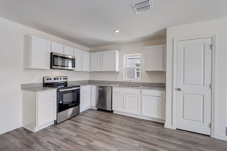 2nd image of 127 Golfview Dr