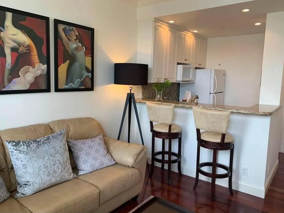 235 Sunrise Ave #3033