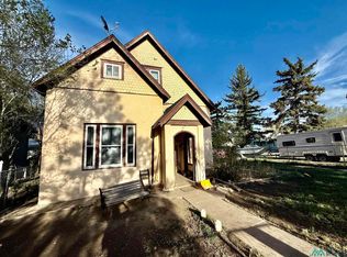 645 S 3rd St, Raton, NM 87740