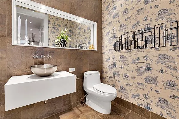 Sold by R New York | media 10