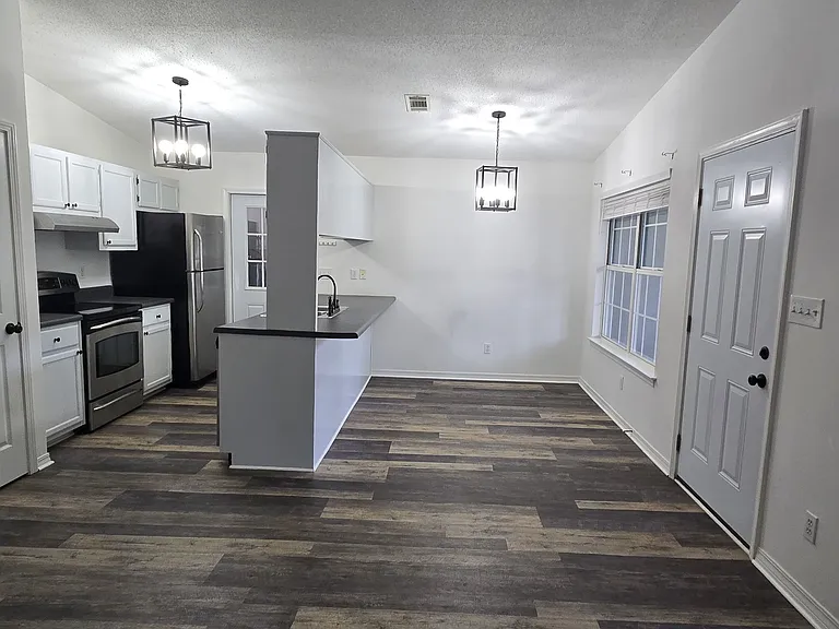 1087 New Haven Dr — Photo 5