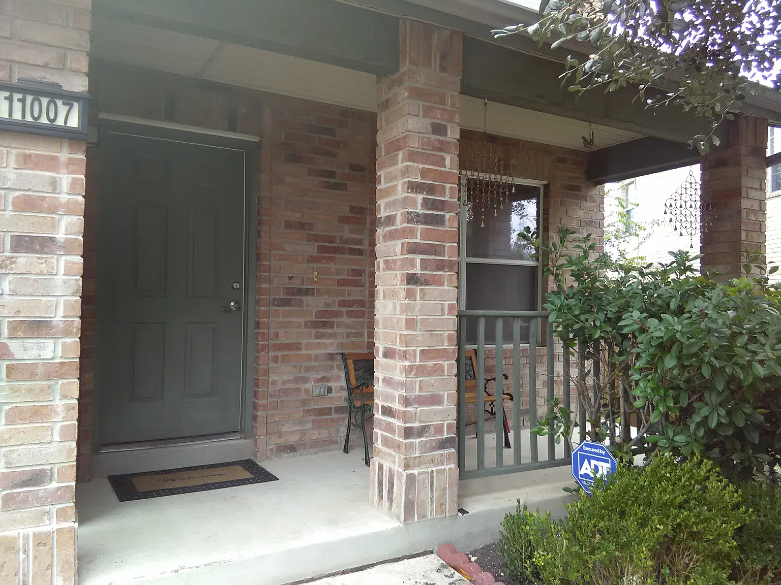 4 bed, 2.5 bath, 2690 sqft, $2,100 — Photo 3