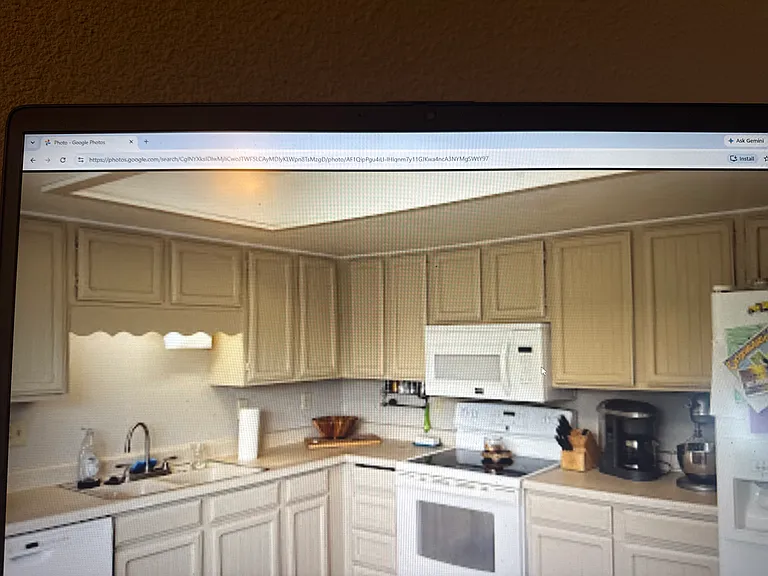 110 W Oak St — Photo 4