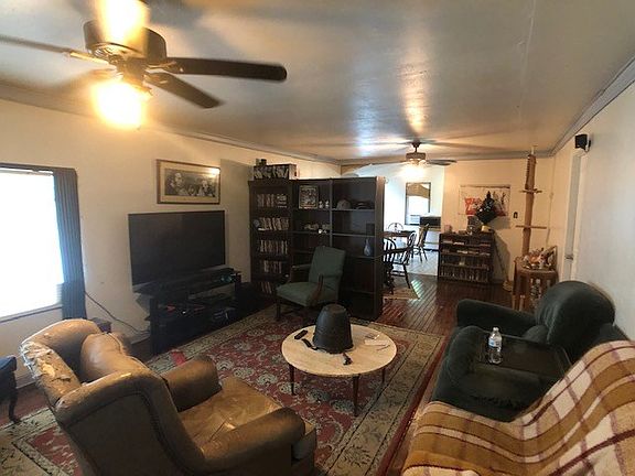 4th image of 560 W Railroad Ave