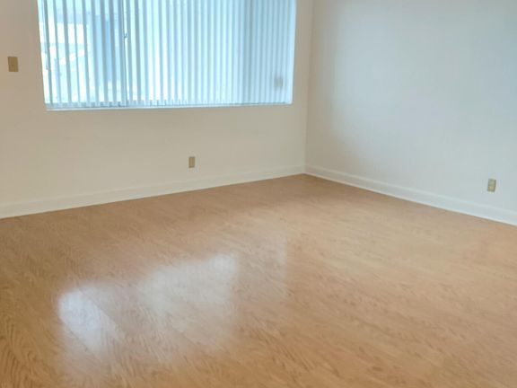 2nd image of 2004 Lake Osborne Dr APT 8