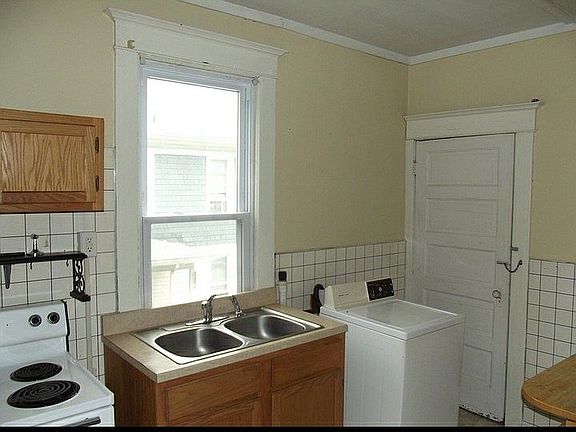 2nd image of 108 Kingwood St